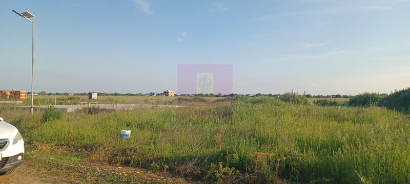 Sabareni, lot de casa 550 mp, in Complex Rezidential